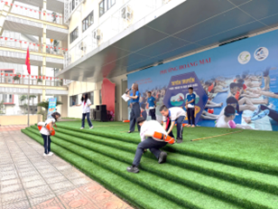 CHỦ ĐỘNG TRƯỚC LÀN NƯỚC – VỮNG VÀNG KỸ NĂNG SỐNG: HỌC SINH TRƯỜNG THCS HOÀNG MAI TẬP HUẤN KỸ NĂNG PHÒNG TRÁNH TAI NẠN ĐUỐI NƯỚC- Ảnh 3.