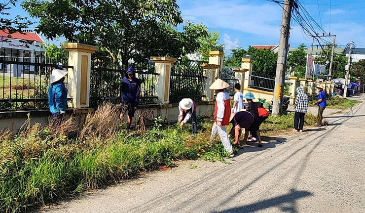 Xuân Mai tăng cường bảo đảm vệ sinh môi trường dịp nghỉ lễ 30/4 và 1/5- Ảnh 1.