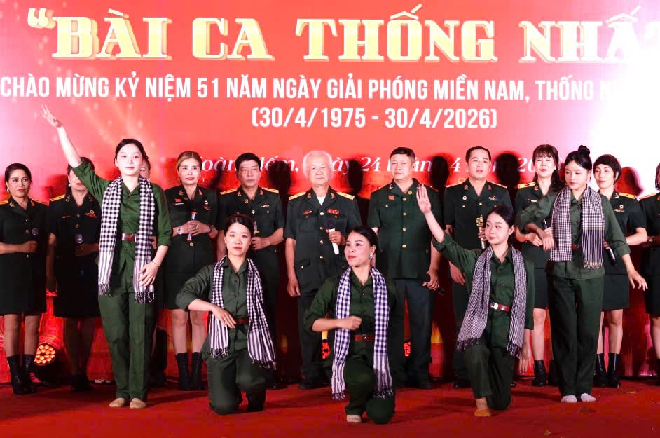 Hoàn Kiếm tổ chức chương trình nghệ thuật kỷ niệm 51 năm Ngày Giải phóng miền Nam- Ảnh 3.