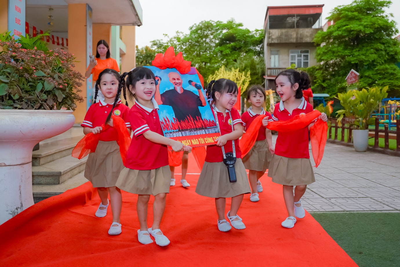 Trường học Hoài Đức đẩy mạnh trải nghiệm, rèn kỹ năng sống cho học sinh dịp kỷ niệm 30/4- Ảnh 2.