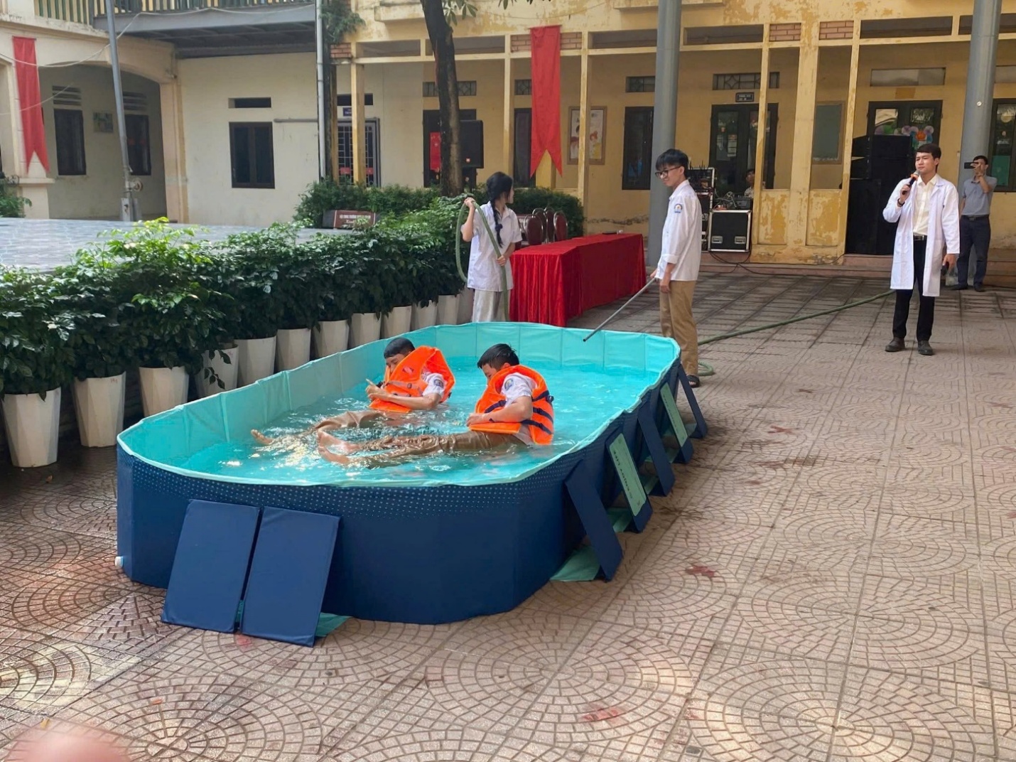 Trường học Hoài Đức đẩy mạnh trải nghiệm, rèn kỹ năng sống cho học sinh dịp kỷ niệm 30/4- Ảnh 11.