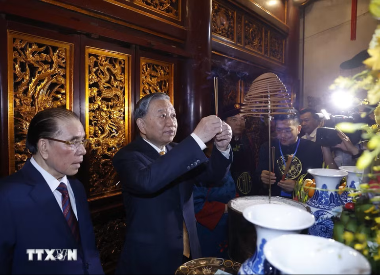 Tổng Bí thư, Chủ tịch nước Tô Lâm dâng hương tưởng niệm các vua Hùng- Ảnh 8.