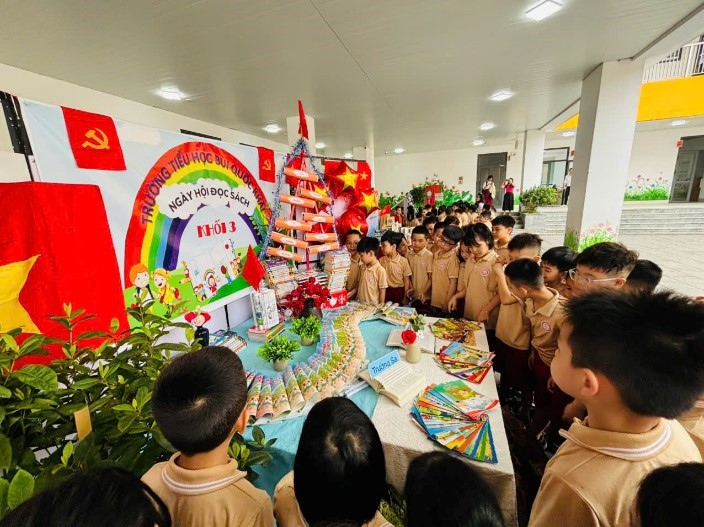 Trường Tiểu học Bùi Quốc Khái tổ chức “Ngày hội đọc sách” với chủ đề “Văn hóa đọc trong kỷ nguyên số”- Ảnh 11.