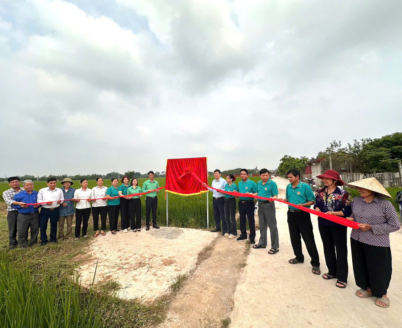 Lan tỏa mô hình "Cánh đồng sạch" tại xã Tiến Thắng- Ảnh 1.