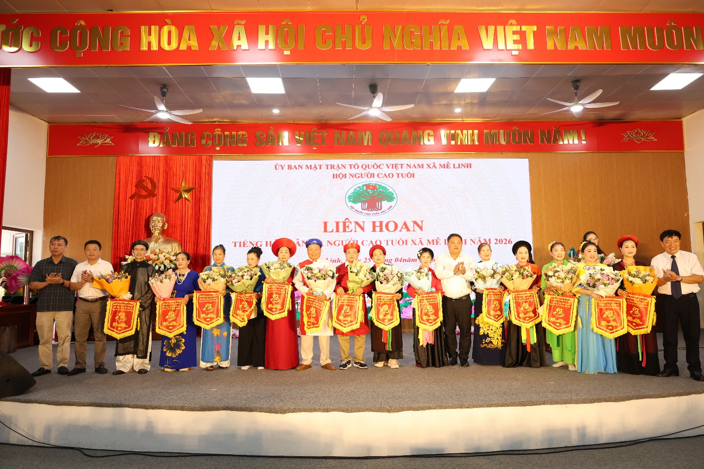 Rộn ràng Liên hoan tiếng hát dân ca người cao tuổi xã Mê Linh năm 2026- Ảnh 1.