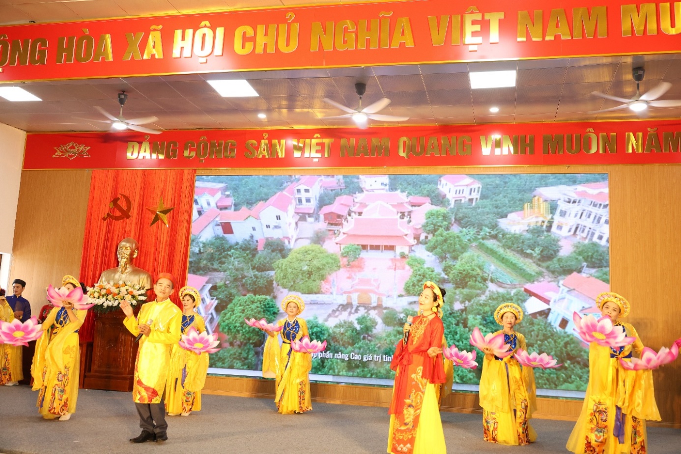 Rộn ràng Liên hoan tiếng hát dân ca người cao tuổi xã Mê Linh năm 2026- Ảnh 3.