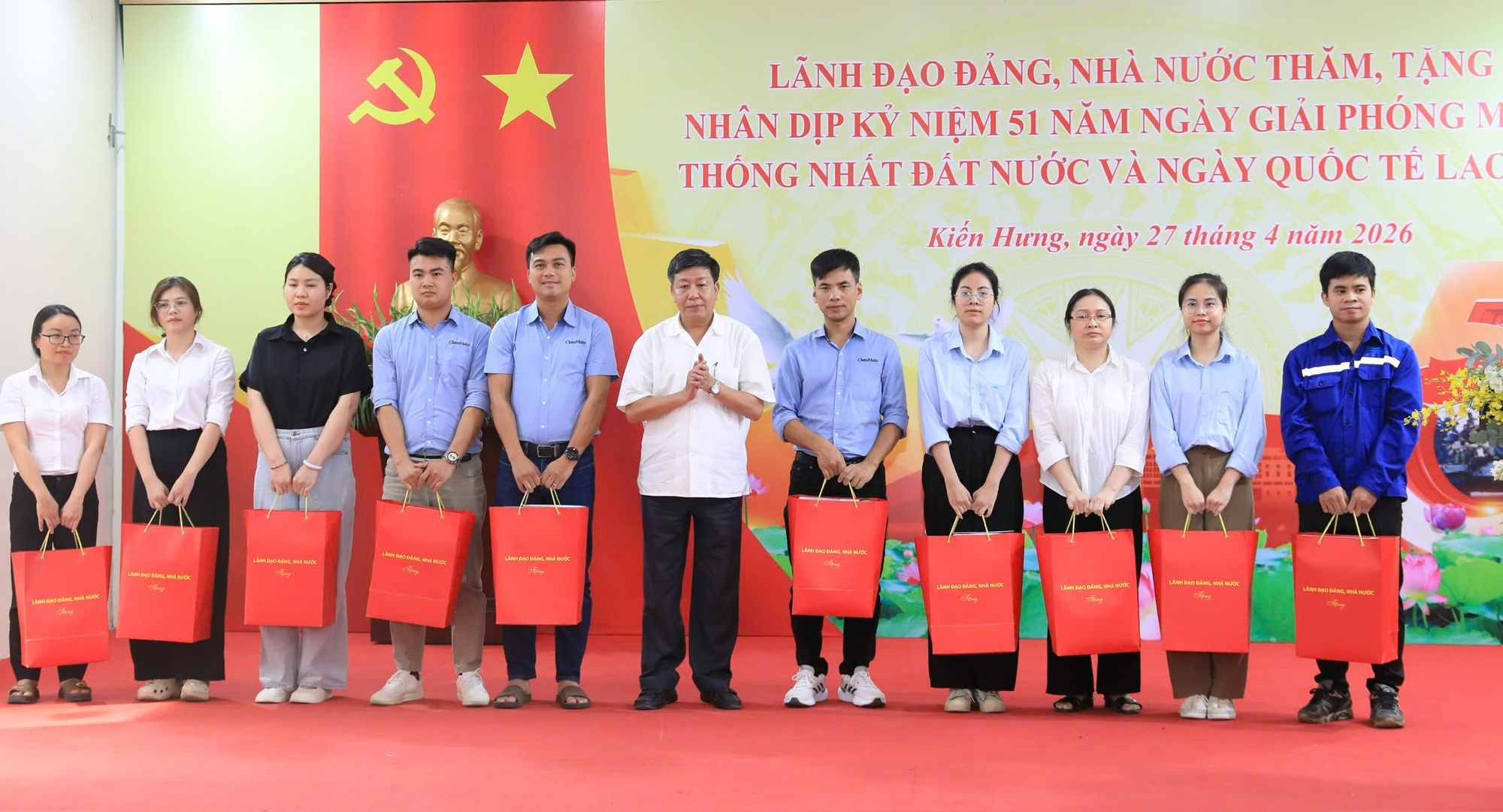 Bí thư Thành ủy Trần Đức Thắng thăm, tặng quà gia đình chính sách, công nhân, người lao động khó khăn phường Kiến Hưng- Ảnh 5.
