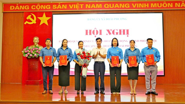 Công đoàn xã Đoài Phương hướng về cơ sở, vì lợi ích đoàn viên


- Ảnh 2.