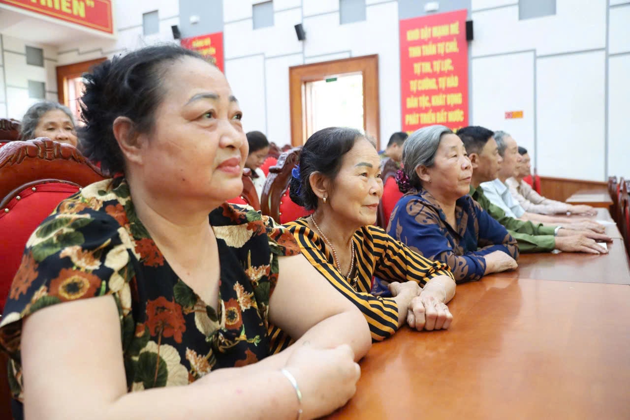 Xã Quang Minh: Thêm 19 trường hợp được bốc thăm nhận đất dịch vụ đợt 6- Ảnh 4.