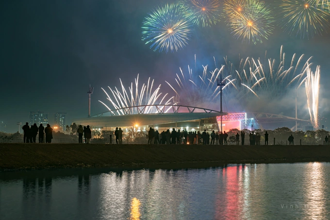 Chọn vị trí đẹp xem pháo hoa ở Hà Nội tối 28/4- Ảnh 2.