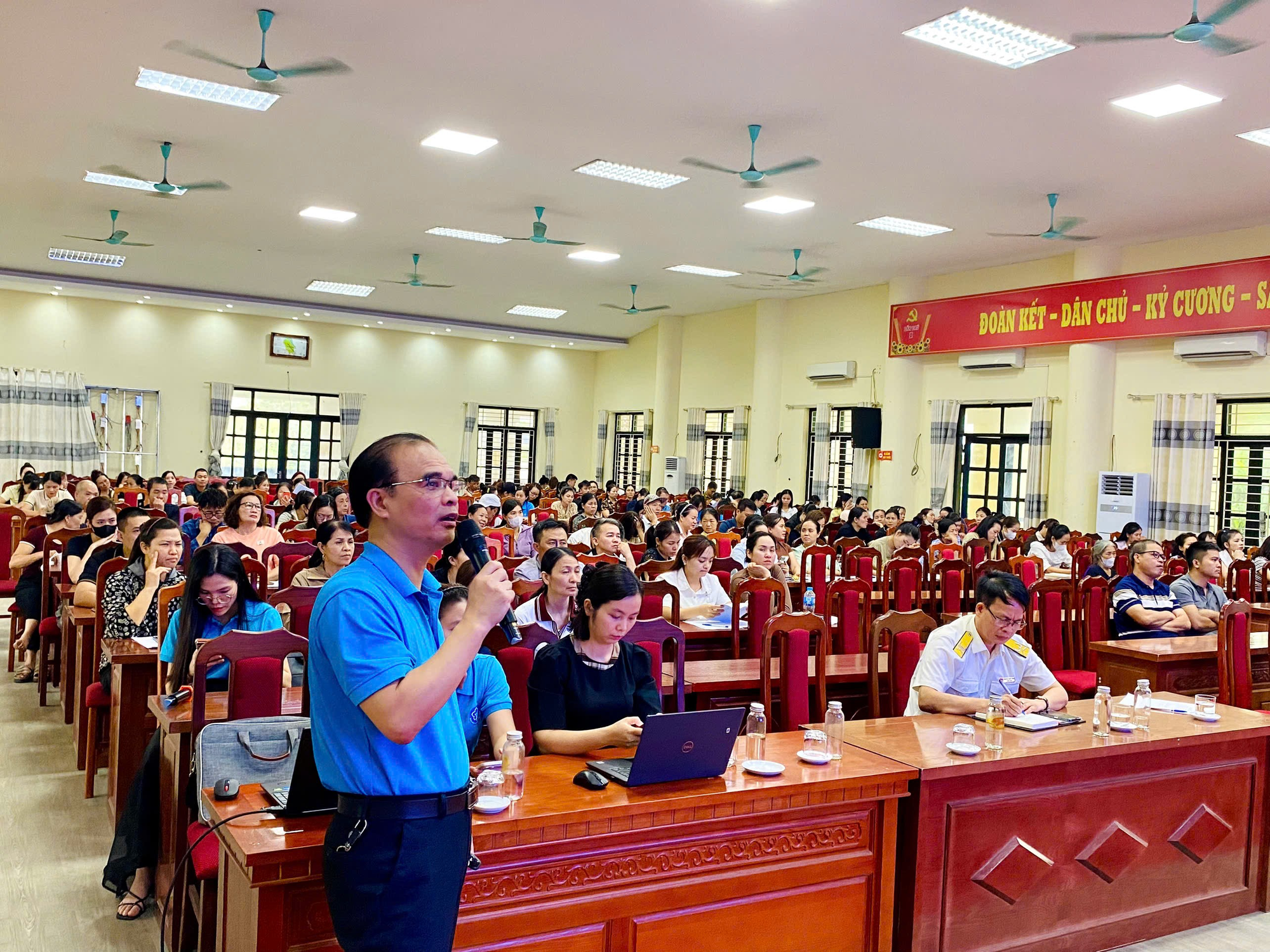 Hội nghị tập huấn tuyên truyền quy định về an toàn thực phẩm, thuế và bảo hiểm cho các cơ sở kinh doanh dịch vụ ăn uống- Ảnh 2.