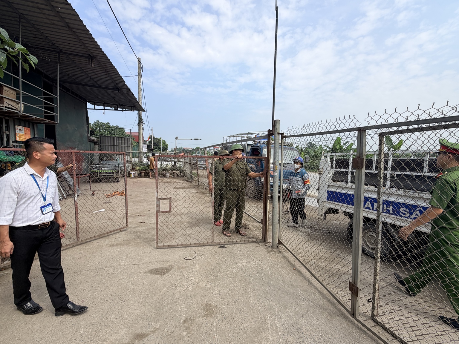 Xã Trần Phú tiếp tục kiểm tra, xử lý các trường hợp vi phạm và tái vi phạm trật tự đô thị, trật tự an toàn giao thông- Ảnh 2.