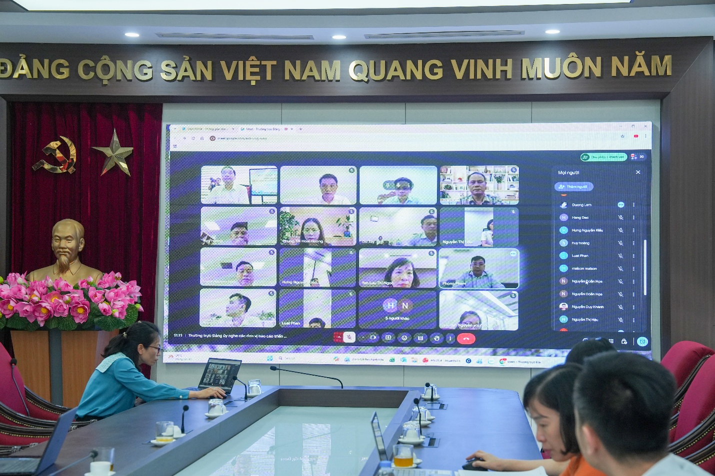 Đảng ủy xã tổ chức Hội nghị Thường trực Đảng ủy nghe các đơn vị báo cáo về việc triển khai phần mềm HanoiWork và việc cập nhật các nhiệm vụ trên hệ thống- Ảnh 1.