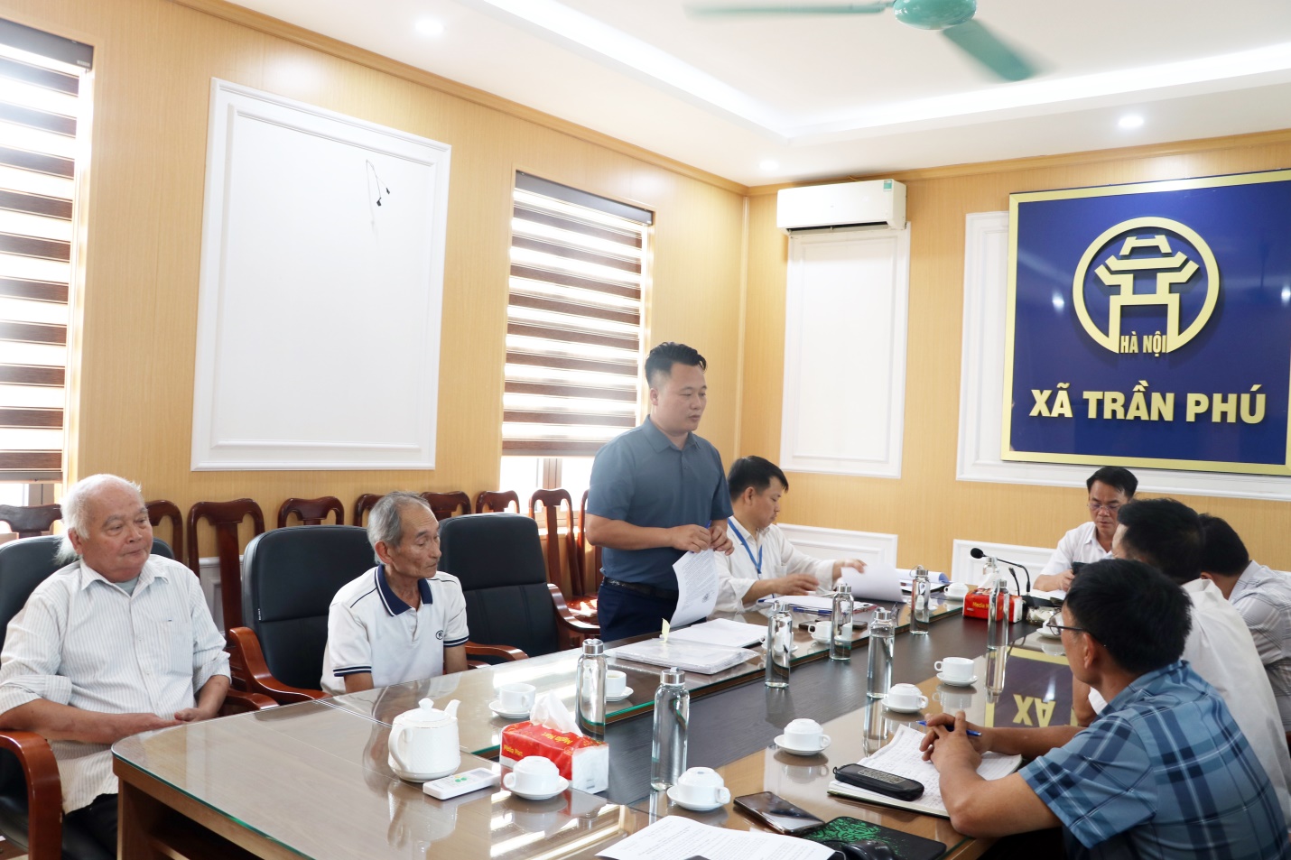 Hội nghị làm việc yêu cầu ông Cao Văn Bối thôn Thuần Lương thực hiện thu dọn cây cối, hoa màu tại thửa đất khu vườn Cà- Ảnh 1.