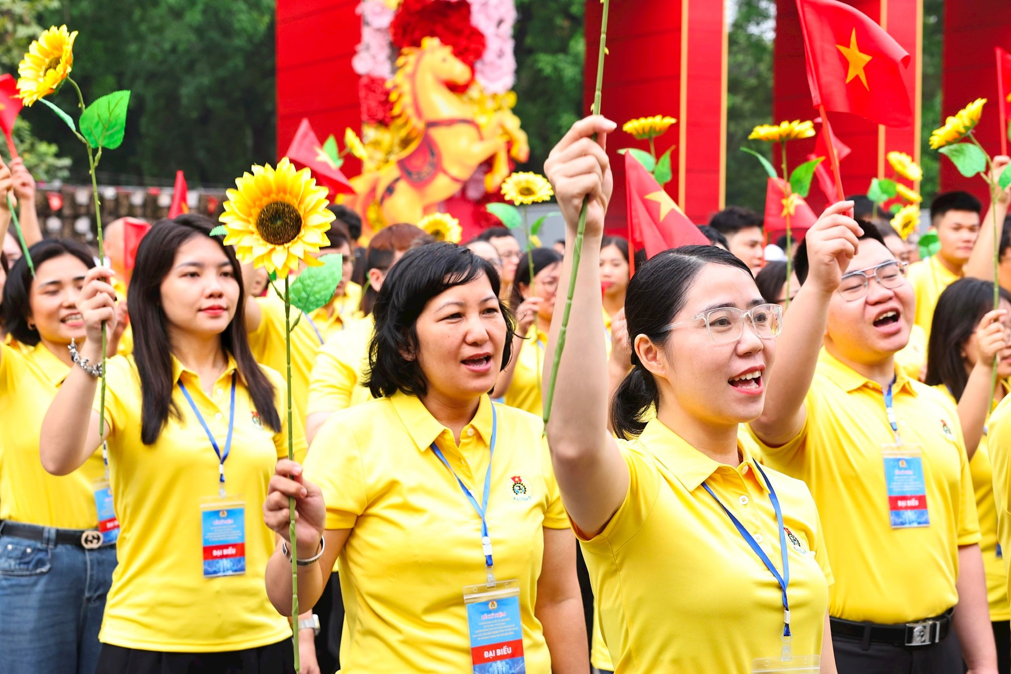 1.000 công nhân lao động diễu hành kỷ niệm 140 năm Ngày Quốc tế Lao động 1-5- Ảnh 6.