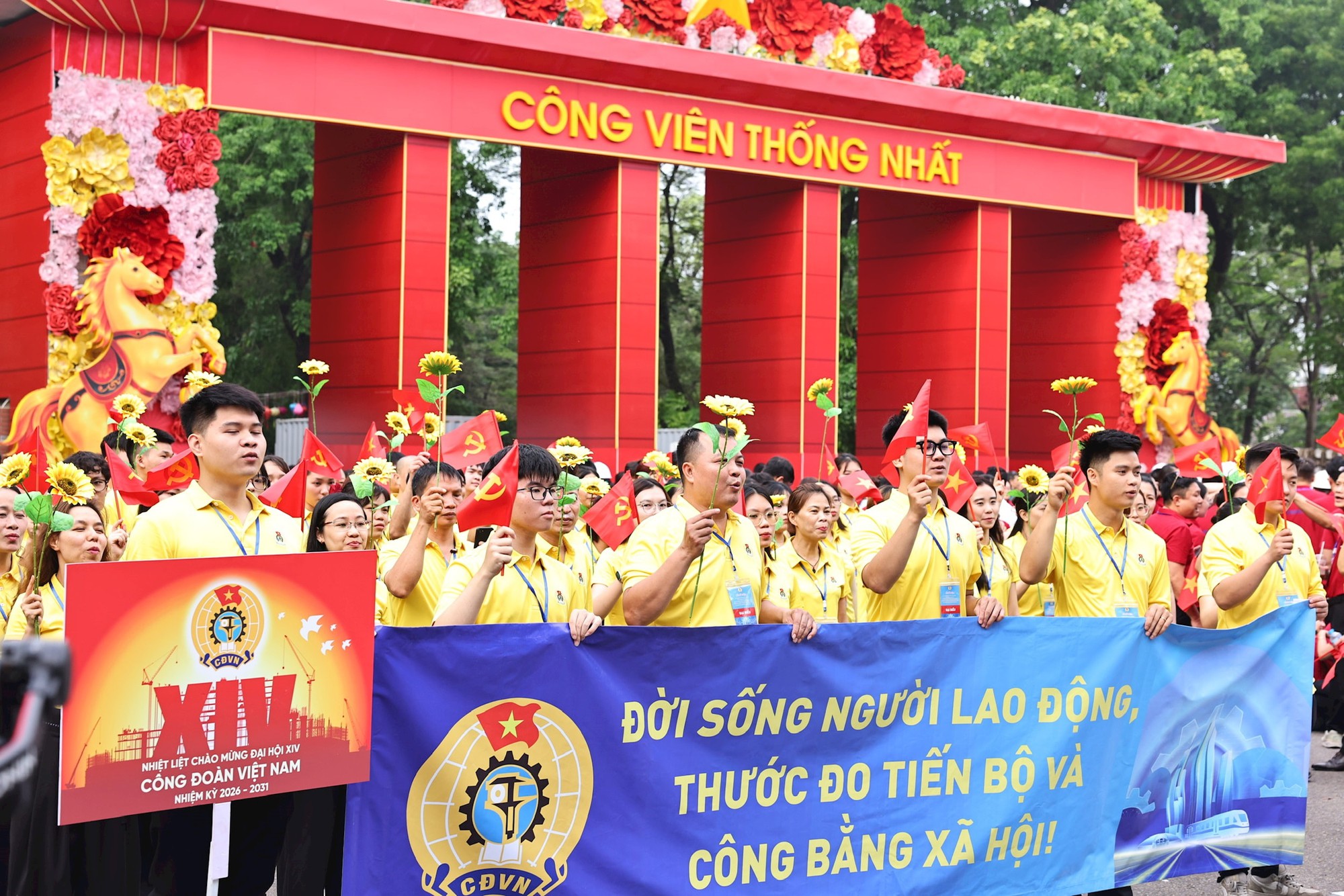 1.000 công nhân lao động diễu hành kỷ niệm 140 năm Ngày Quốc tế Lao động 1-5- Ảnh 5.