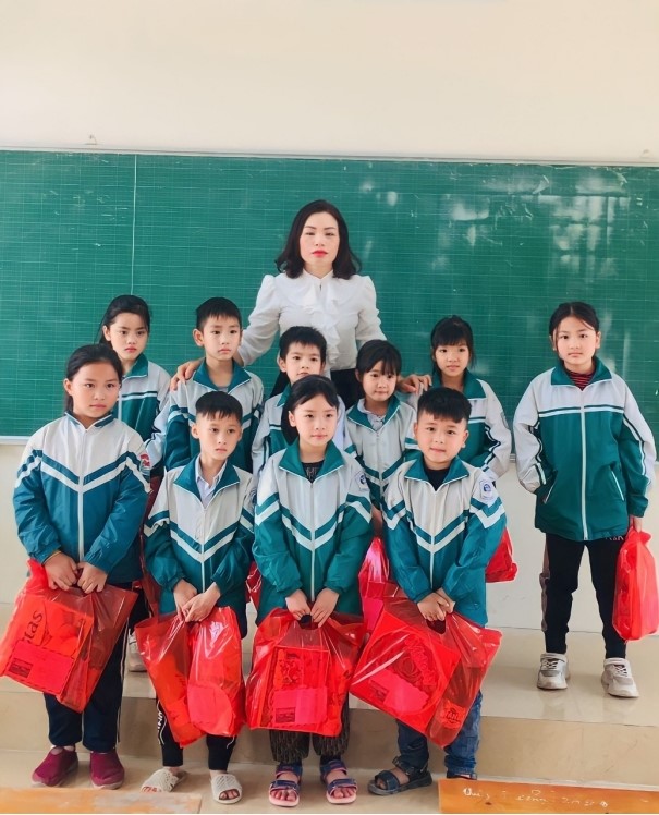 CÔ GIÁO BÙI THỊ NGỌC, GIÁO VIÊN TRƯỜNG TIỂU HỌC HỒNG DƯƠNG "NGƯỜI LUÔN ĐỒNG HÀNH CÙNG NHỮNG HOÀN CẢNH KHÓ KHĂN"- Ảnh 1.