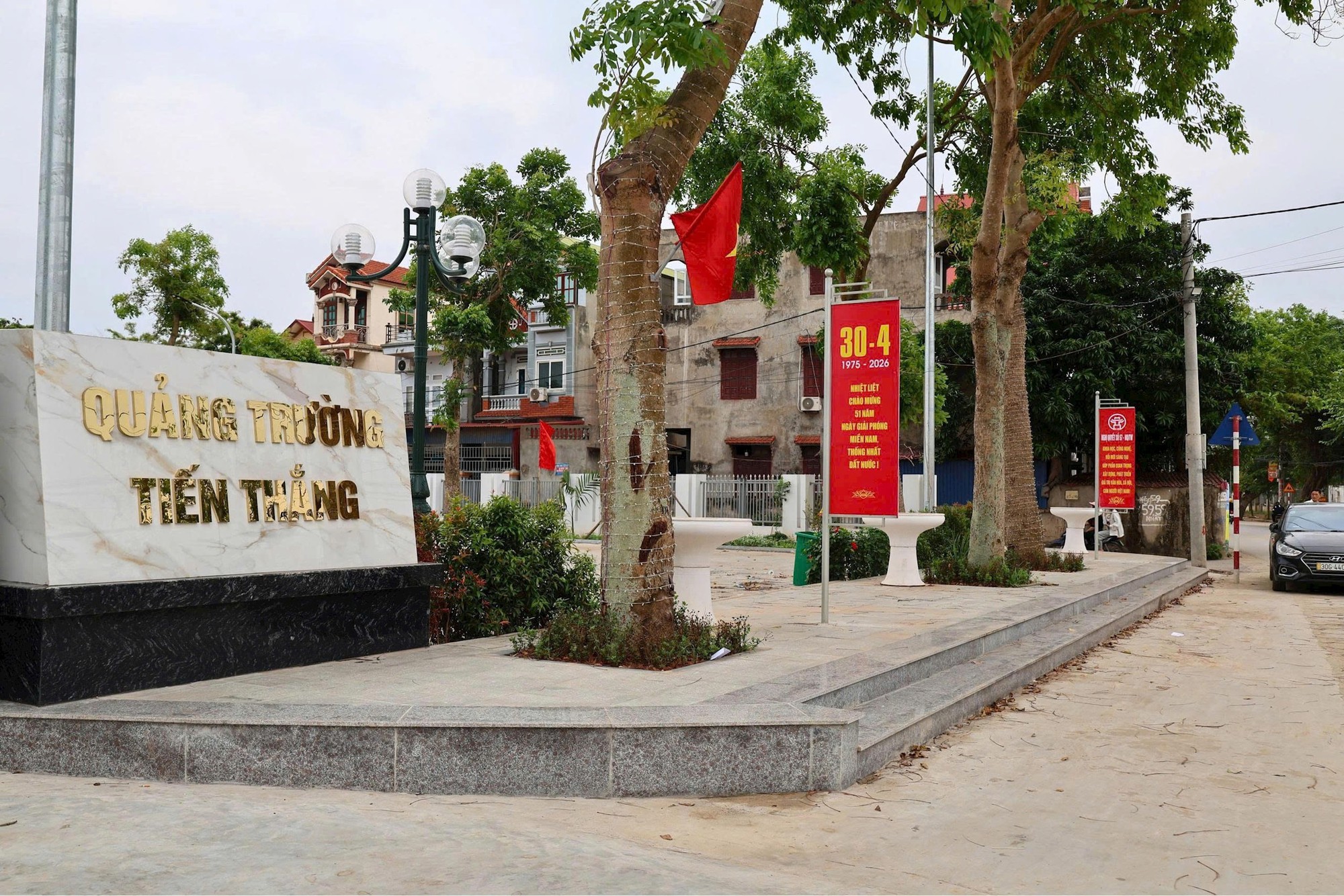 Xã Tiến Thắng trang hoàng rực rỡ chào mừng ngày 30-4 và 1-5- Ảnh 2.