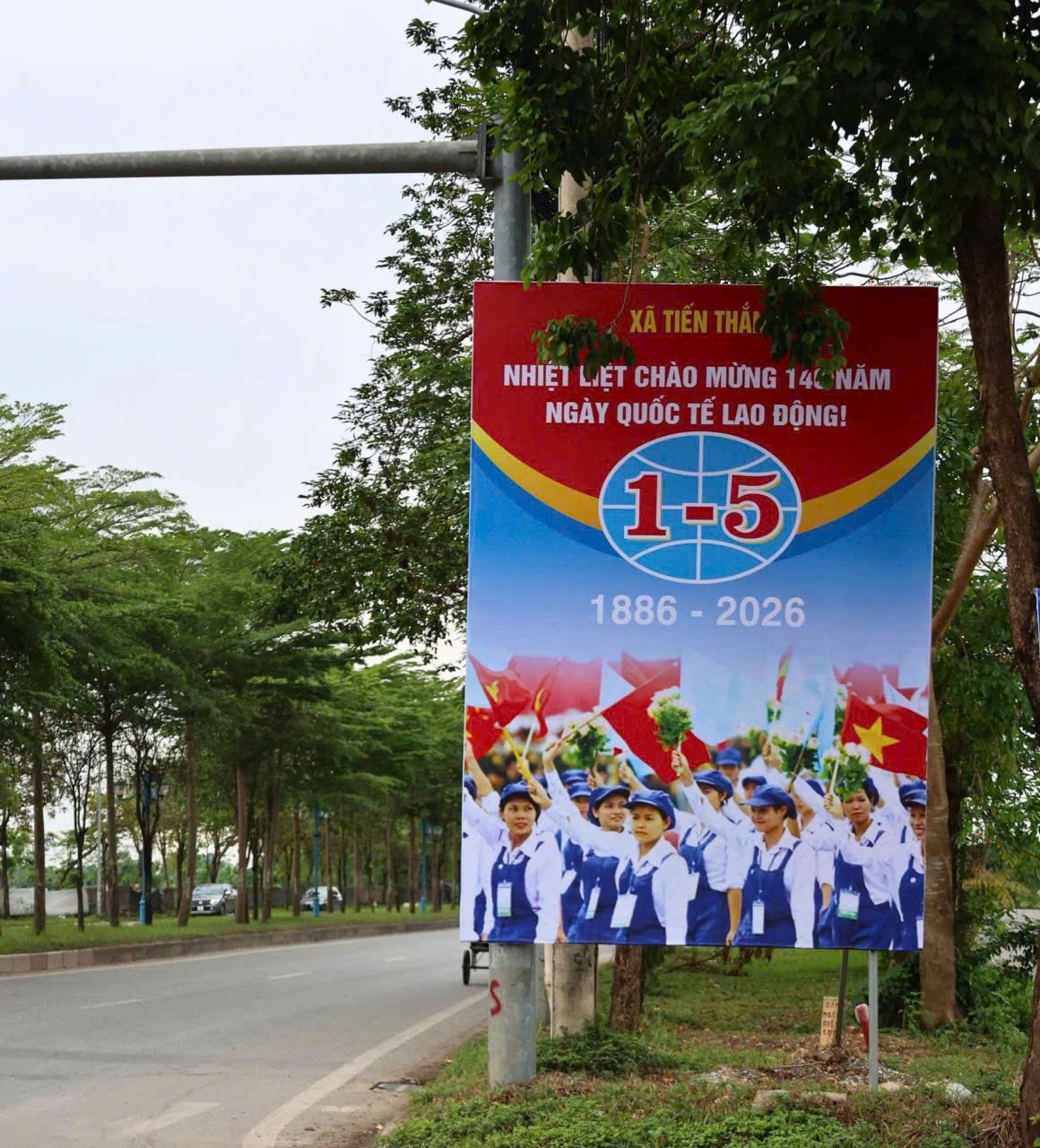 Xã Tiến Thắng trang hoàng rực rỡ chào mừng ngày 30-4 và 1-5- Ảnh 4.