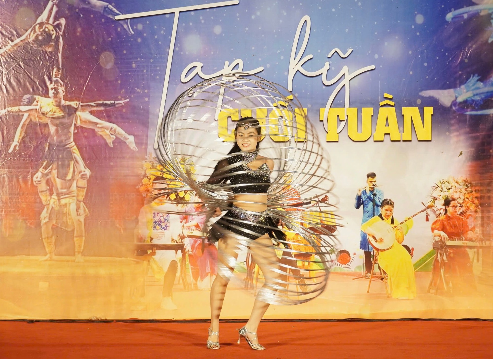 Dịp nghỉ lễ sôi động với âm nhạc cộng đồng bên hồ Hoàn Kiếm- Ảnh 4.