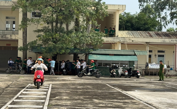 Tuyên truyền an toàn giao thông cho hơn 500 học sinh tại Trường Trung cấp nghề số 1 trên địa bàn xã Phú Xuyên

- Ảnh 9.