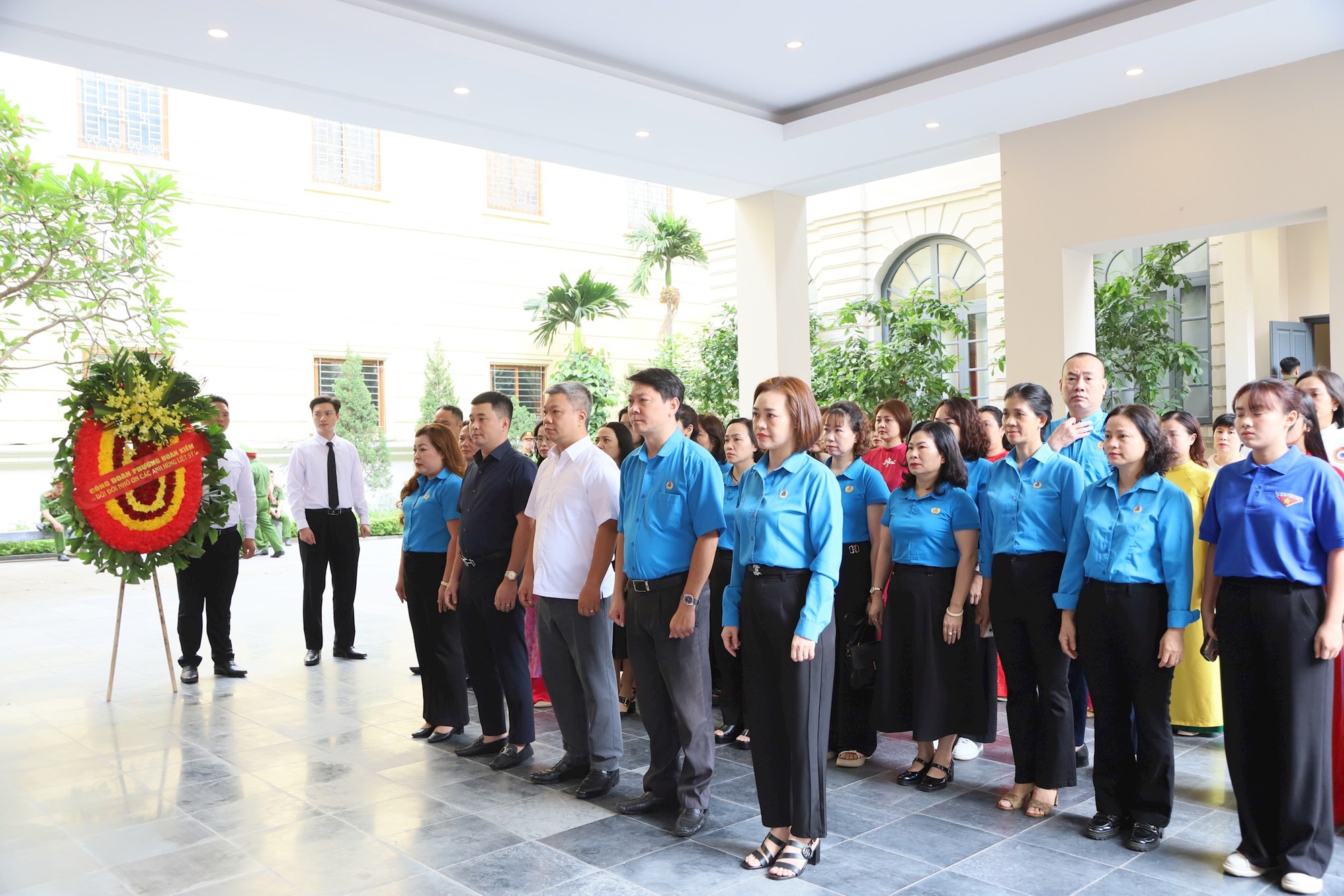 Tăng cường giáo dục truyền thống cách mạng cho công đoàn viên phường Hoàn Kiếm- Ảnh 1.