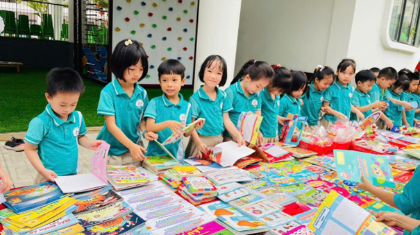 Trường Mầm non Ánh Sao đã tổ chức Ngày hội sách với chủ đề “Mở trang sách – Chắp cánh tâm hồn trẻ thơ”- Ảnh 2.