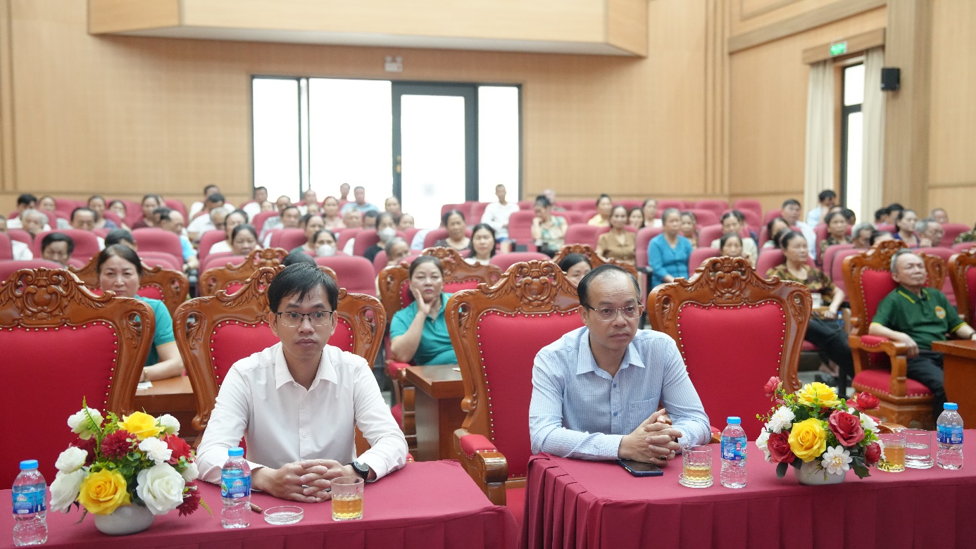 An Khánh: Tuyên truyền kiến thức an toàn thực phẩm cho tiểu thương, hộ kinh doanh thực phẩm và hội viên nông dân- Ảnh 2.