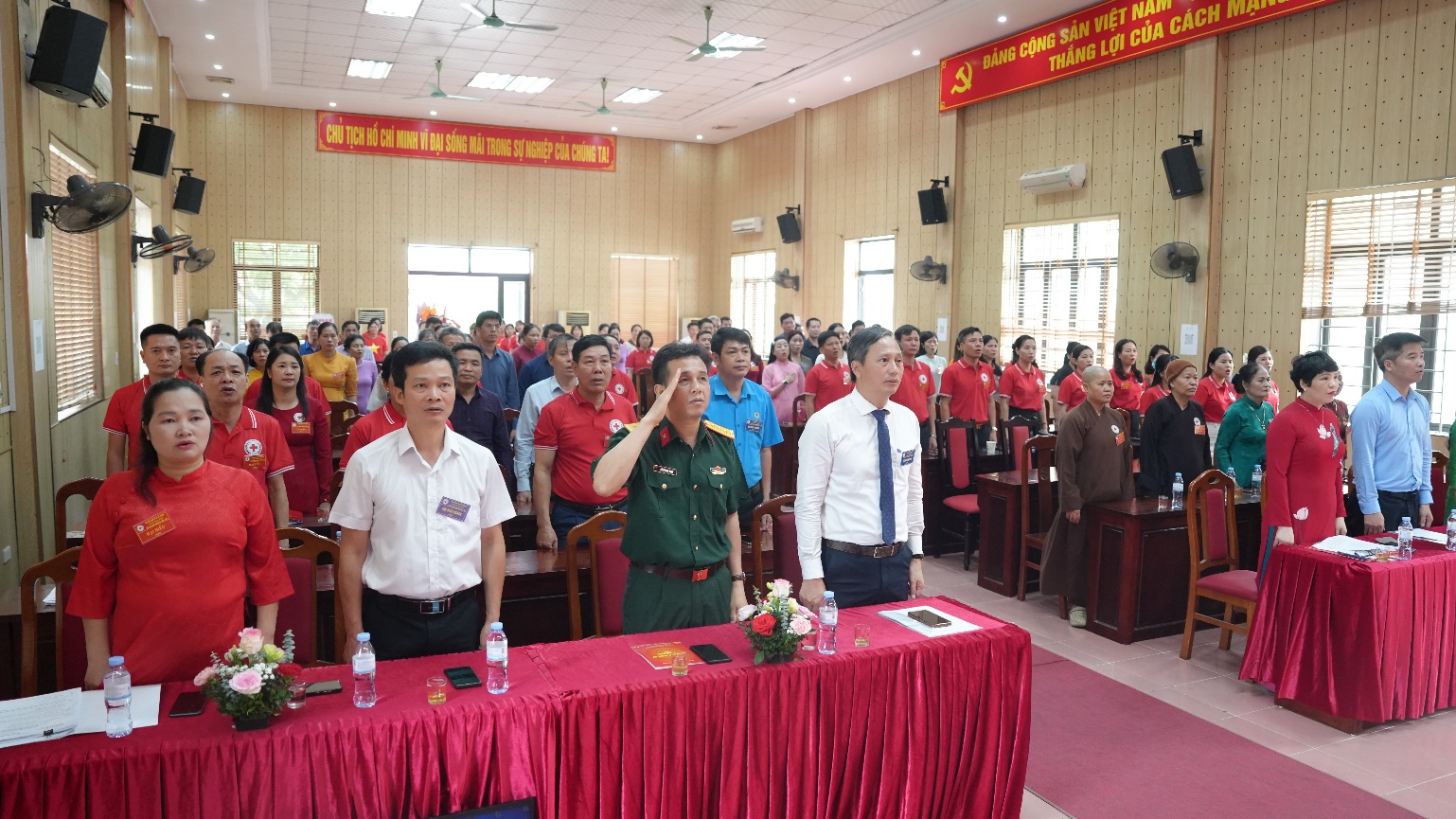 A group of people standing in a room  AI-generated content may be incorrect.