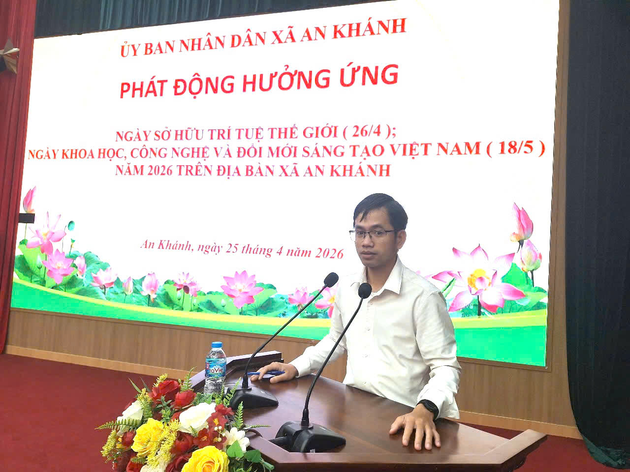 A person sitting at a podium with a microphone  AI-generated content may be incorrect.