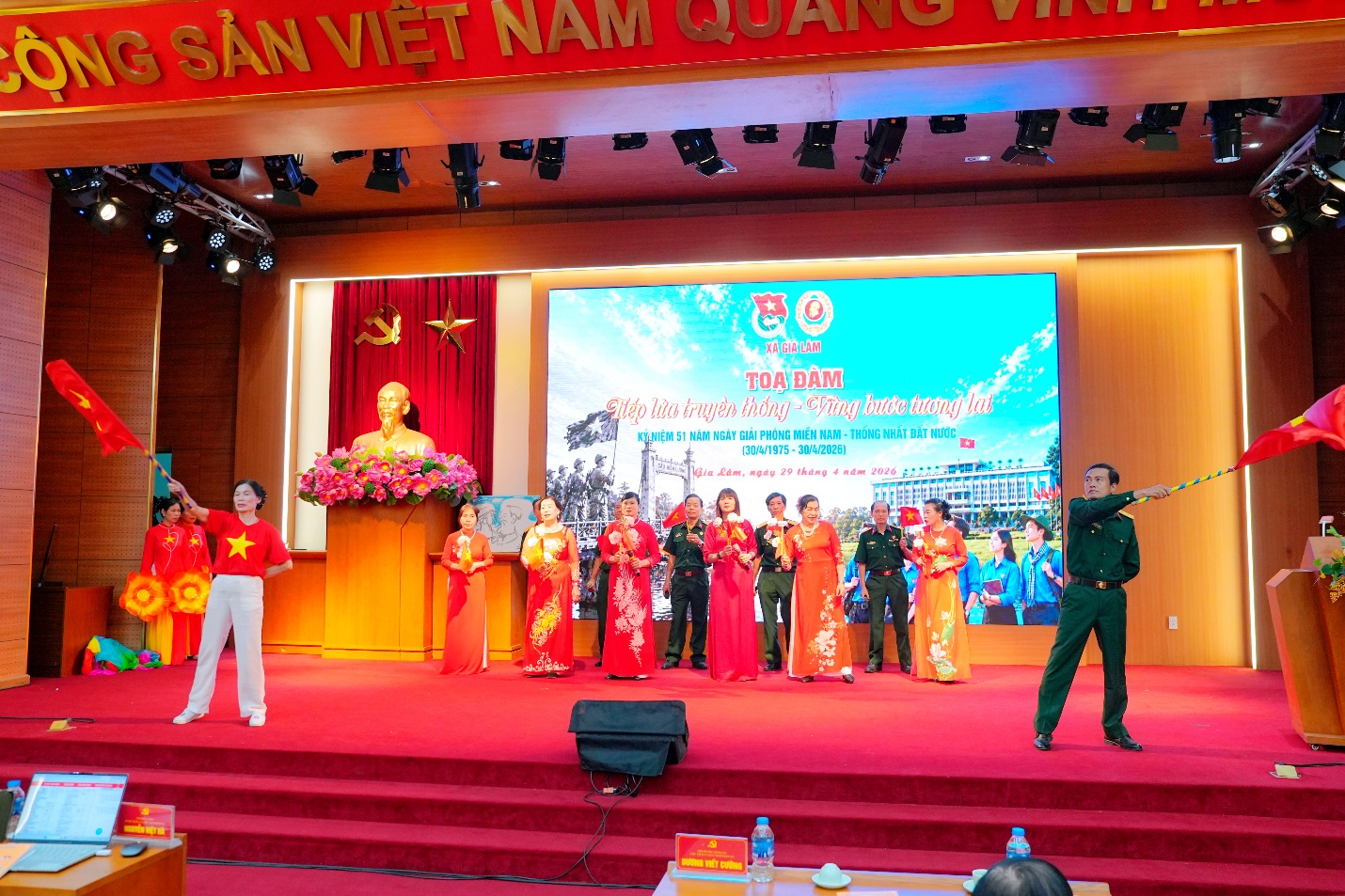 Xã Gia Lâm tổ chức tọa đàm “Tiếp lửa truyền thống - Vững bước tương lai”- Ảnh 2.