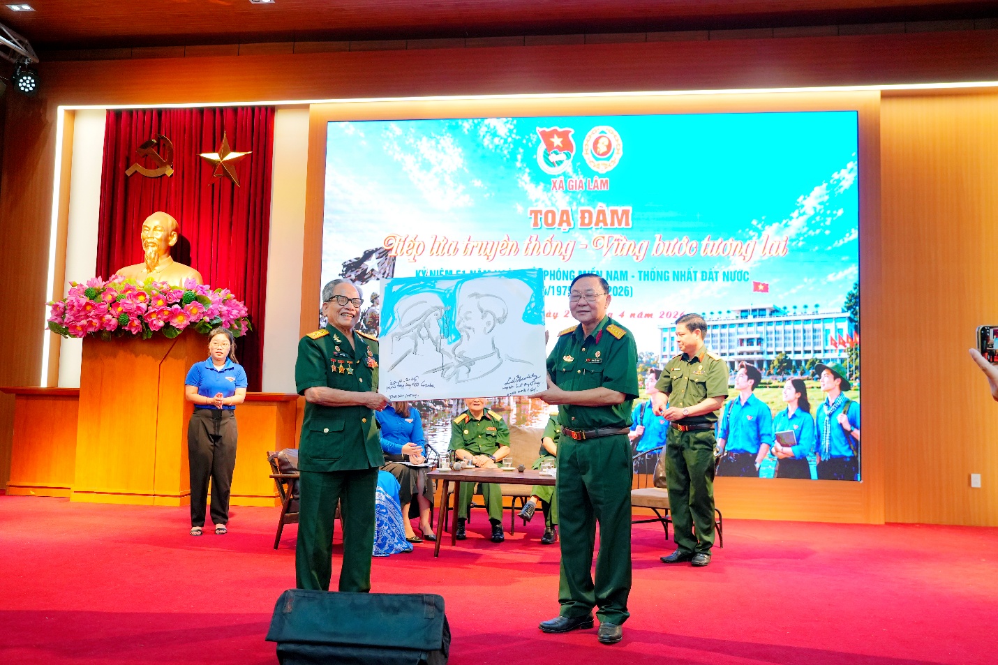 Xã Gia Lâm tổ chức tọa đàm “Tiếp lửa truyền thống - Vững bước tương lai”- Ảnh 5.