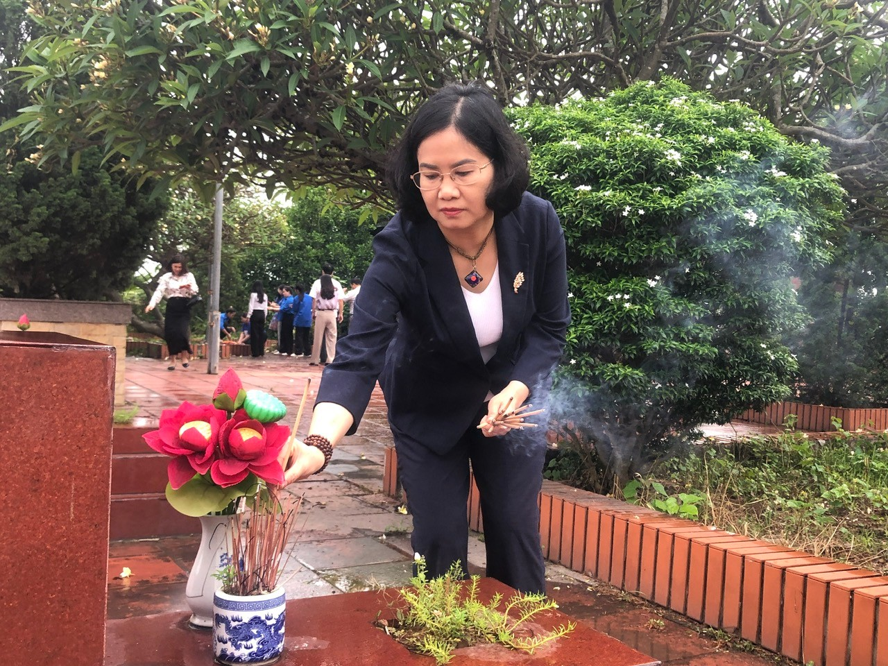 Lễ dâng hương, dâng hoa tại nghĩa trang liệt sỹ Phương Đình- Ảnh 3.