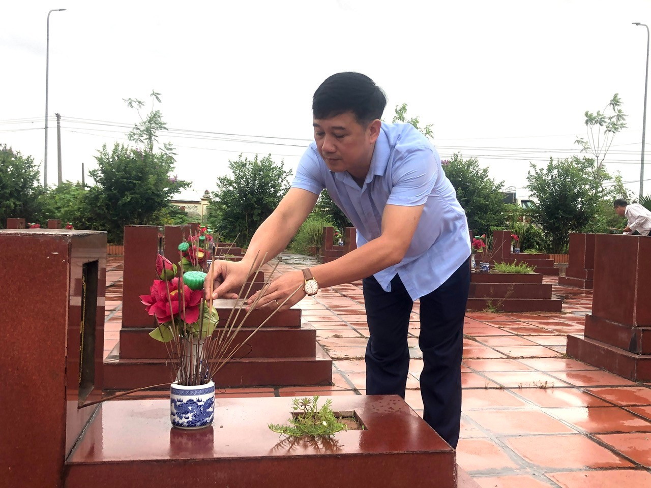 Lễ dâng hương, dâng hoa tại nghĩa trang liệt sỹ Phương Đình- Ảnh 4.