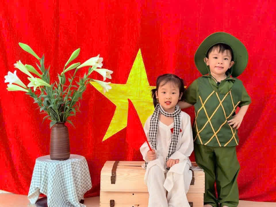 Sôi nổi các hoạt động chào mừng 51 năm ngày giải phóng miền Nam (30/4/1975 - 30/4/2026) tại các trường Mầm non- Ảnh 2.