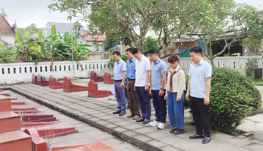 Trần Phú: tổ chức Lễ dâng hương tưởng niệm các Anh hùng Liệt sĩ- Ảnh 2.