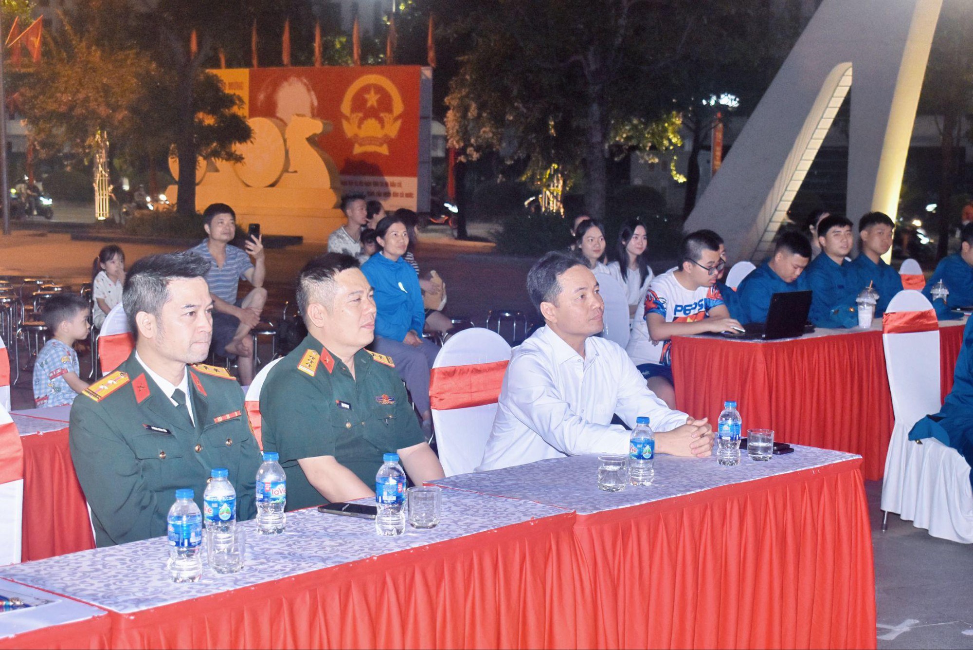 Phường Đại Mỗ tổ chức đêm Liên hoan Nghệ thuật Chào mừng kỷ niệm 51 năm Ngày Giải phóng Miền Nam, thống nhất đất nước, 140 năm Ngày Quốc tế Lao động và 72 năm Ngày Chiến thắng Điện Biên Phủ- Ảnh 1.