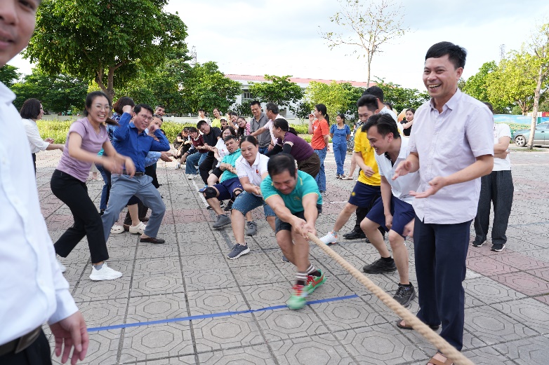 A group of people playing tug of war  AI-generated content may be incorrect.