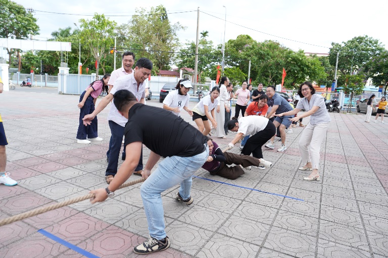A group of people playing tug of war  AI-generated content may be incorrect.