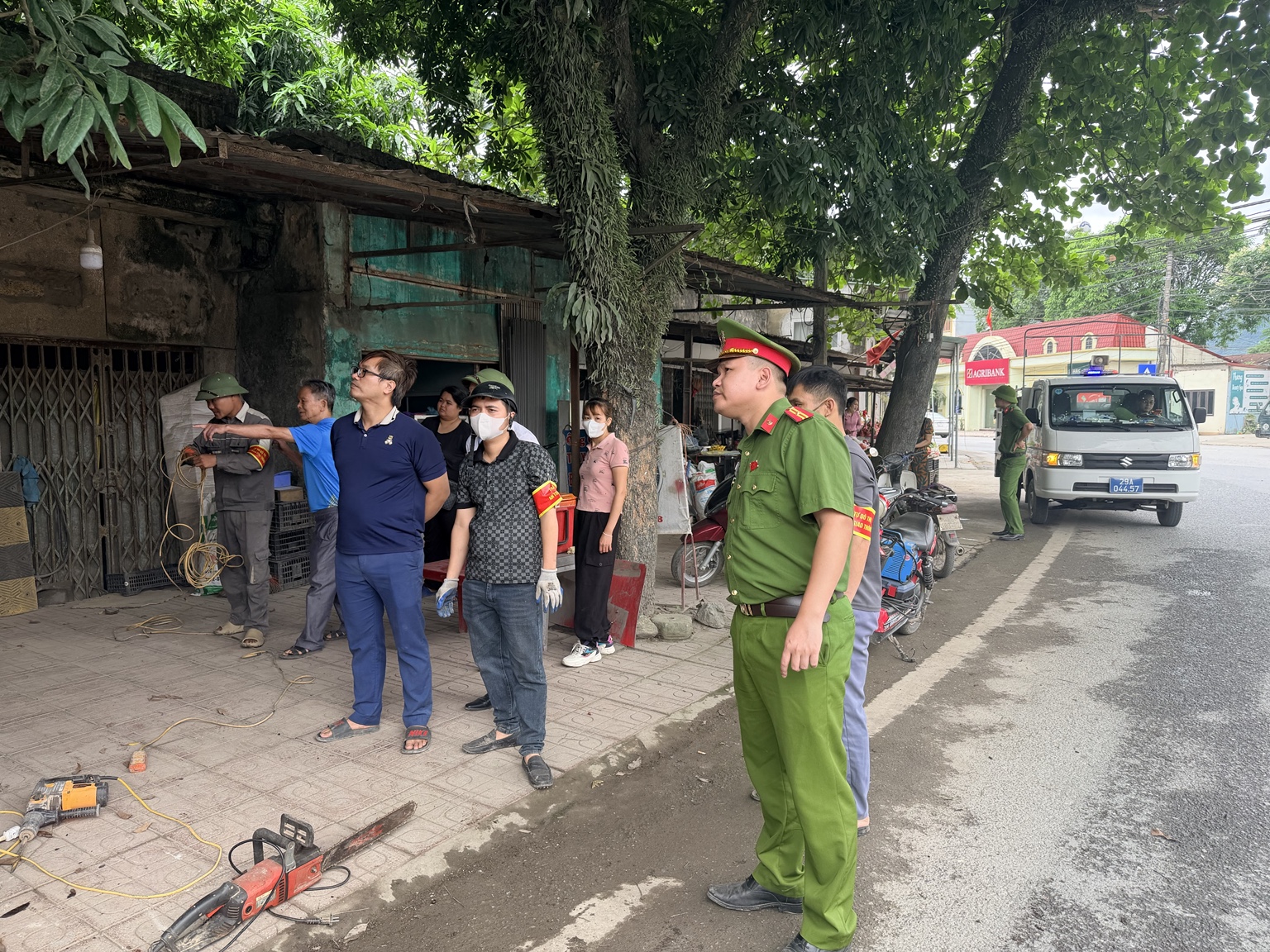 Xã Trần Phú quyết liệt lập lại trật tự an toàn giao thông tại thôn Miếu Môn- Ảnh 1.