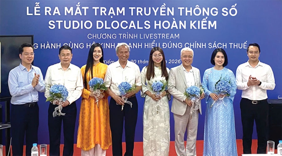 Chuyển đổi số tại phường Hoàn Kiếm:Thay đổi cách chính quyền phục vụ người dân- Ảnh 1.