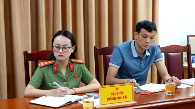 LÃNH ĐẠO XÃ TẬP TRUNG THÁO GỠ NÚT THẮT VỀ ĐẤT ĐAI QUA BUỔI TIẾP CÔNG DÂN ĐỊNH KỲ- Ảnh 3.