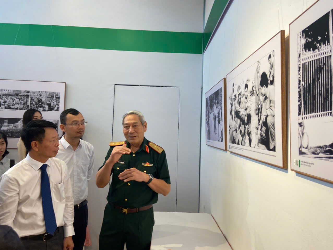 Nhìn lại ‘51 năm bản hùng ca đất nước’ qua những bức ảnh xúc động- Ảnh 2.