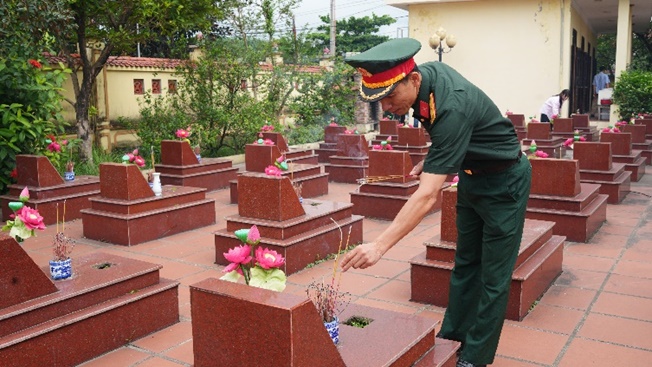 Hoài Đức tổ chức lễ viếng nhân kỷ niệm 51 năm Ngày Giải phóng miền Nam, 140 năm Ngày quốc tế lao động- Ảnh 11.