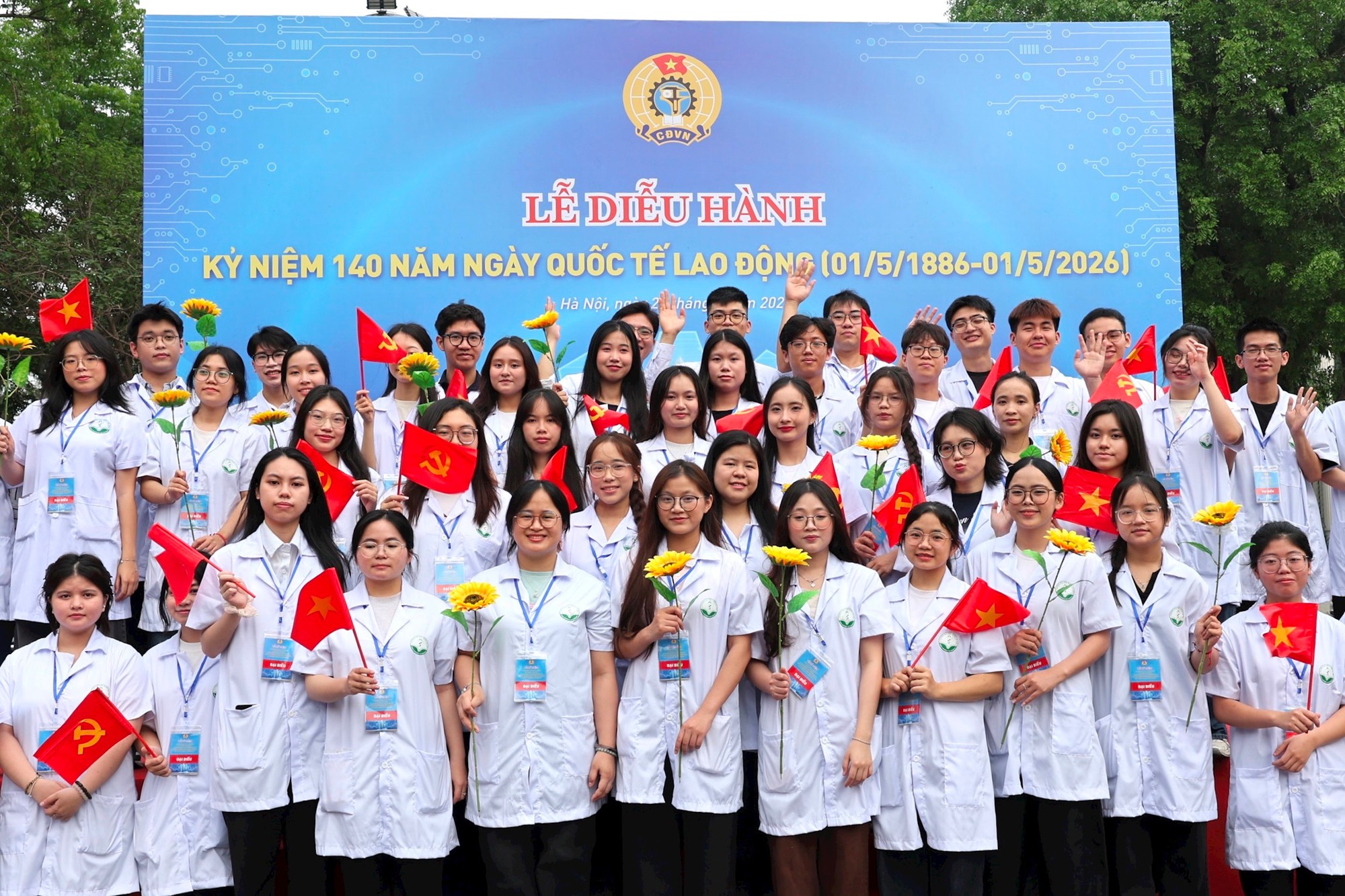 1.000 công nhân lao động diễu hành kỷ niệm 140 năm Ngày Quốc tế Lao động 1-5- Ảnh 3.