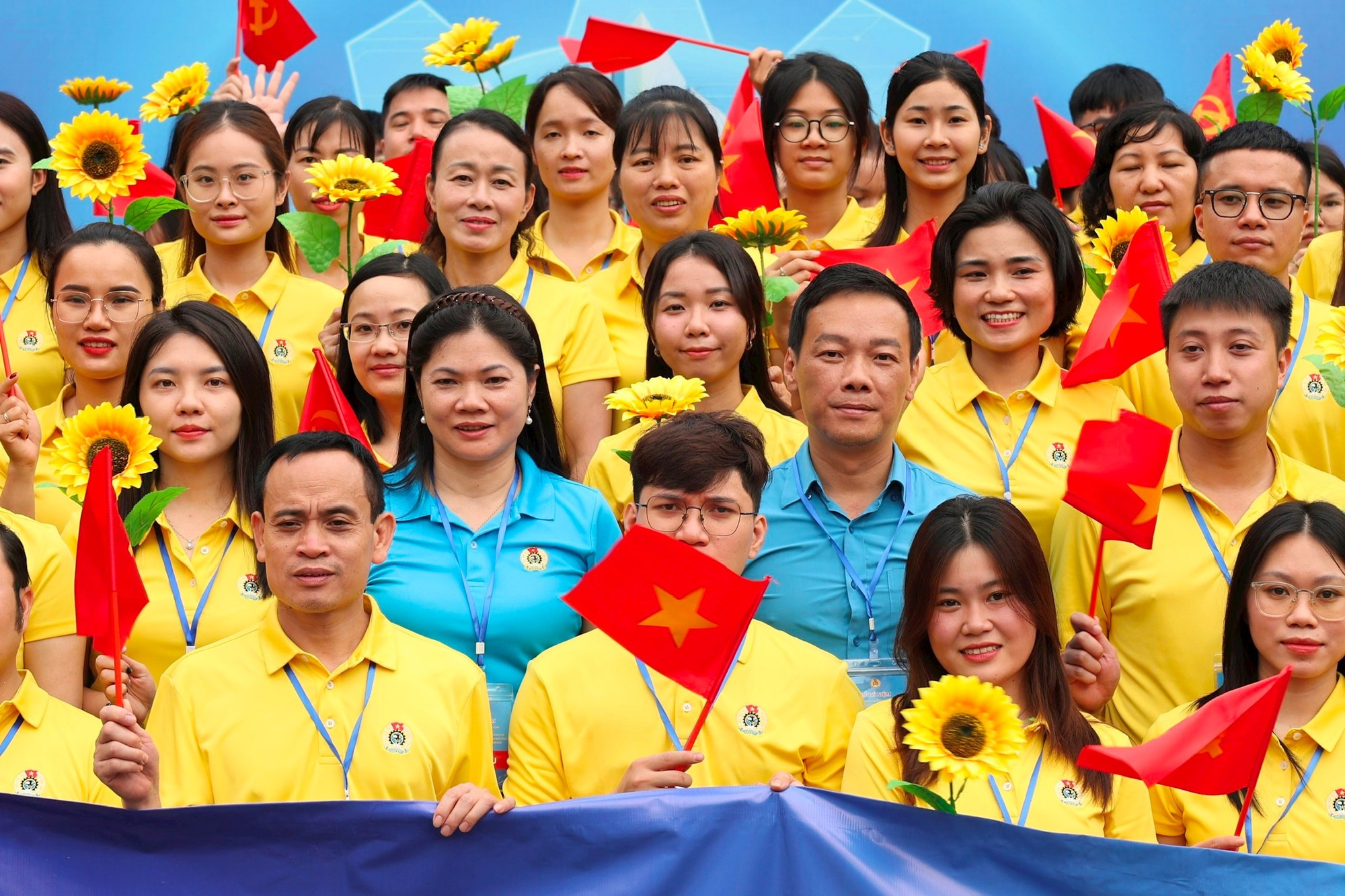 1.000 công nhân lao động diễu hành kỷ niệm 140 năm Ngày Quốc tế Lao động 1-5- Ảnh 4.