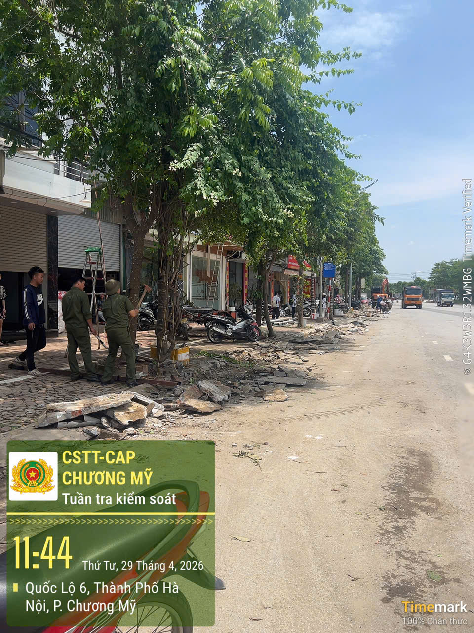 Công an phường Chương Mỹ nỗ lực khắc phục các điểm nghẽn giao thông trên địa bàn - Ảnh 4.