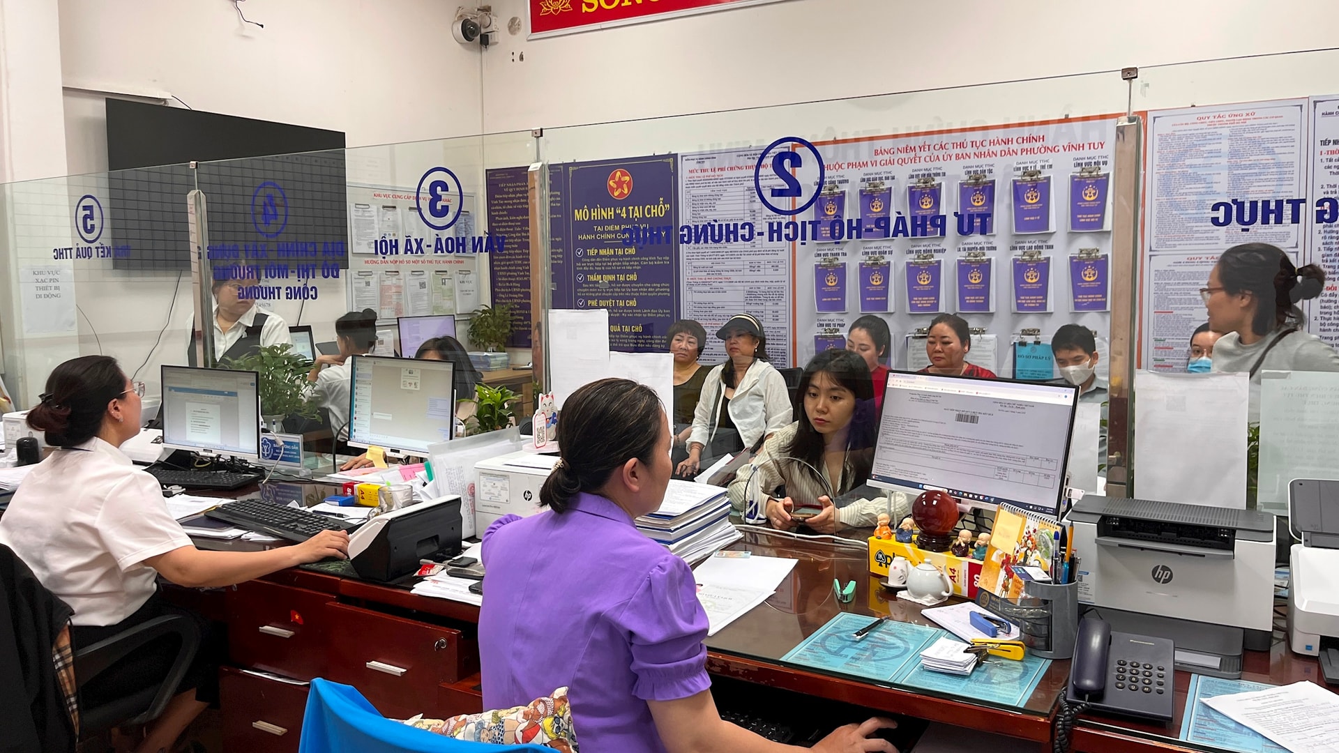 Vĩnh Tuy quyết tâm xây dựng chính quyền số hiện đại, gần dân và vì dân- Ảnh 1.