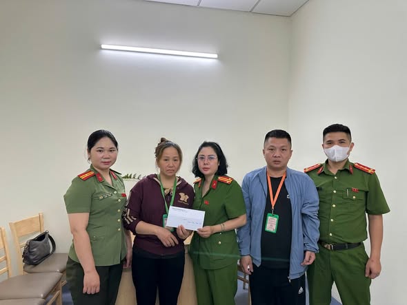 Lan tỏa nghĩa cử nhân văn, Công an xã Tam Hưng chung tay hỗ trợ người dân gặp nạn
- Ảnh 1.