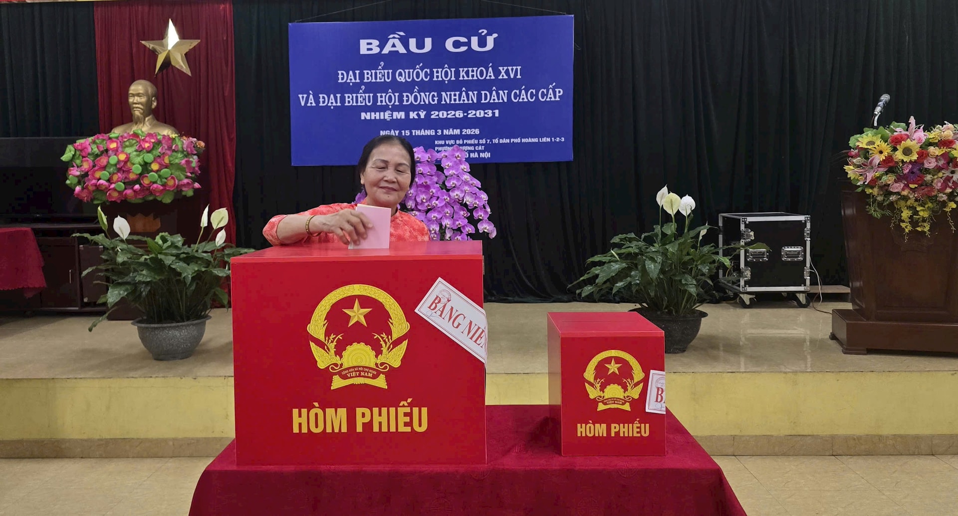 Cử tri trên địa bàn phường Thượng Cát hăng hái đi bỏ phiếu- Ảnh 5.